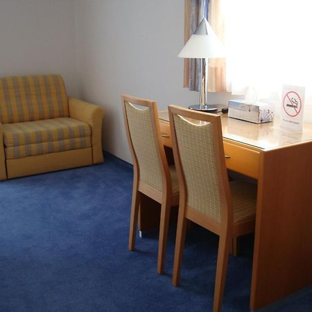 Pension Demmel, Bed & Breakfast Bruckmuhl Bagian luar foto